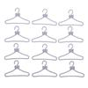 20Pcs Mini Grau Kleiderbügel Bowknot Design Puppenhaus Kleid Kleidung Zubehör