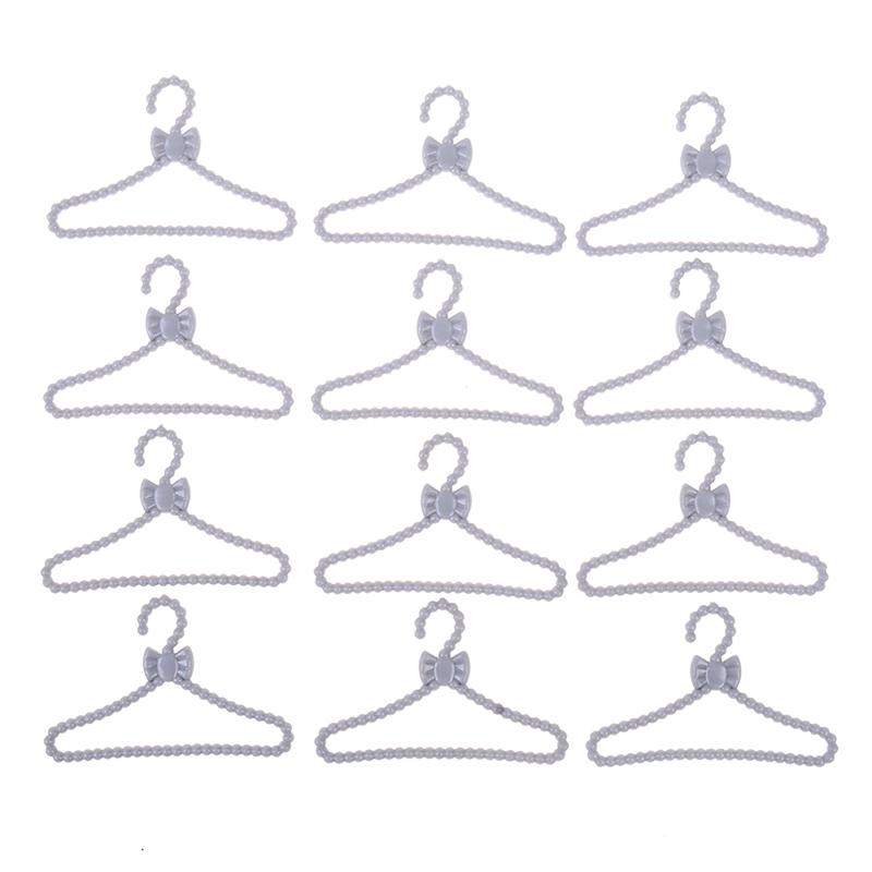 20Pcs Mini Grau Kleiderbügel Bowknot Design Puppenhaus Kleid Kleidung Zubehör