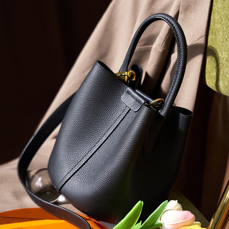 2024 Damen-Umhängetasche aus hochwertigem Leder – Stilvolle Pendler-Bucket-Tasche für Frühling/Sommer