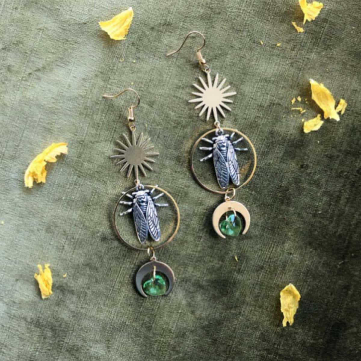 

Retro Stainless Steel Sun Moon Cicada Heart-shaped Green Crystal Tassels Insect Dangle Earrings for Women Gothic Witch Jewelry