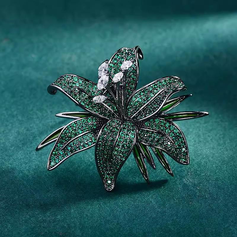 

Luxurious Lily, High-end Women s Fashion, Exquisite and Full of Flowers Brooch 5*5CM