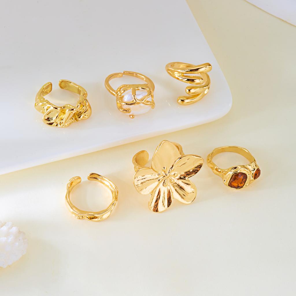 Exaggerated Gold Color Geometric Rings Set For Women Rhinestone Flower Heart Trendy Imitation Pearl Steam Punk Personality Gifts
