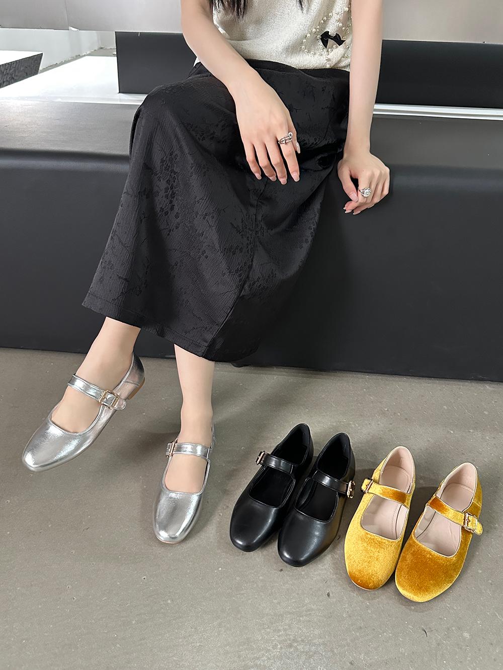 Модные женские туфли-лоферы с круглым носком на плоской подошве 2024 года — фото 4