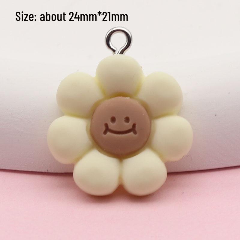 Fresh Cartoon Resin Sunflower Keychain Pendant - DIY Five-Petal Flower Ornament Accessory