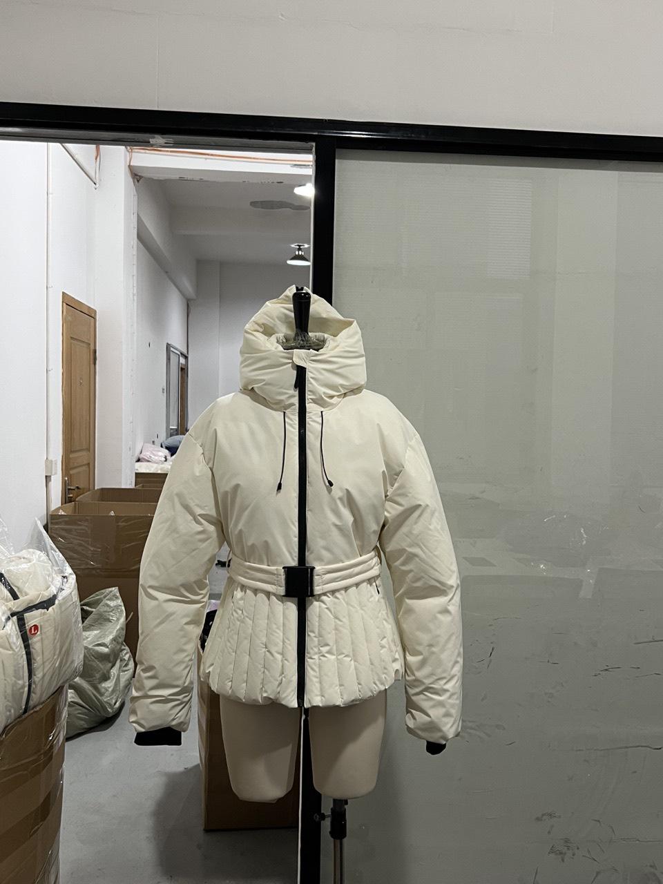 

Winter 2025 Women s Hooded Color Block Cotton Jacket: Korean Style, Cold Protection, Loose Fit Medium