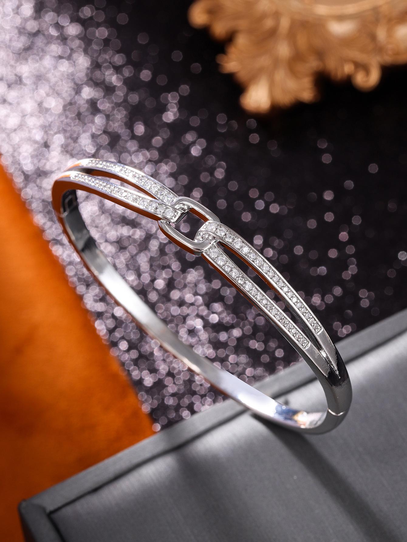 Bracelet niche simple micro-inlaid hollow geometric versatile bracelet hot jewelry платиновый