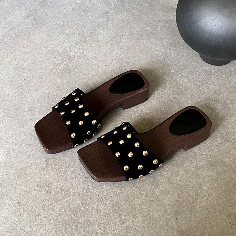 Fashion Luxury Fashion Metal Rivet Women Low Heel Slippers Shoes Summer Beach Ladies Heeled Slippers Shoes Female Slides Sandals