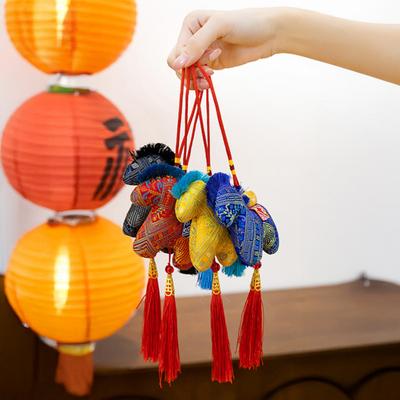 Yousheng Pluszowy Koń ze Zodiaku Chińskiego Pomyślny Rok Konia Pluszowe Zwierzątko z Tkaniny Tradycyjna Lalka Maskotka Ozdoba do Samochodu