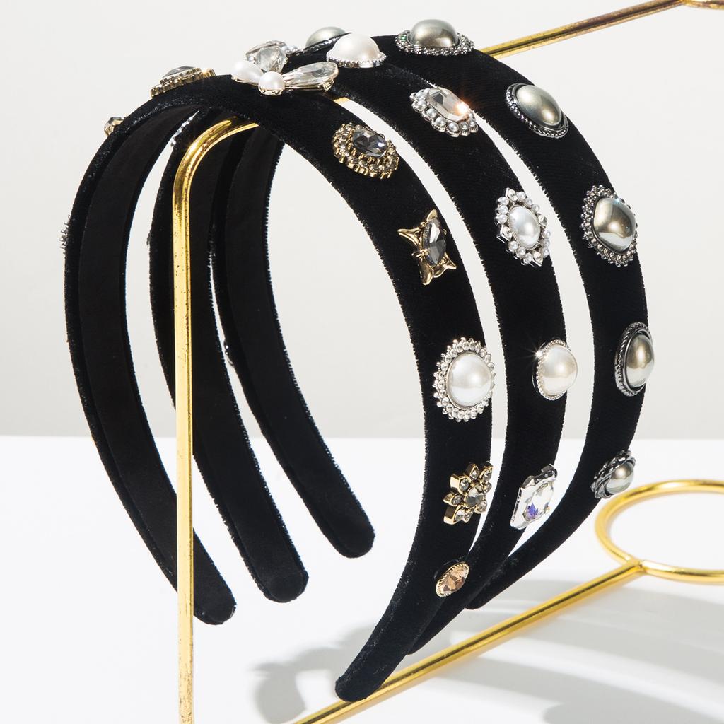Hairband with Trendy and Fashionable Style, Simple and Elegant Hair Accessory