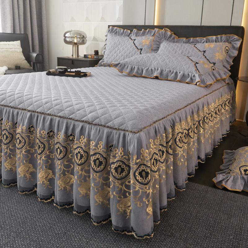 3pcs Set Autumn/Winter Thickened Faux Crystal Velvet Quilted Heart Patchwork + Raised Lace Layer with Straps: 1pc Bed Skirt + 2pcs Pillowcases