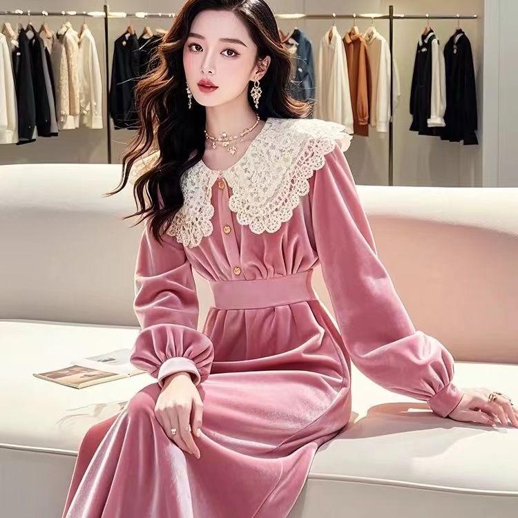 

Autumn 2025 Pink Lace Velvet Dress with Peter Pan Collar L розовый