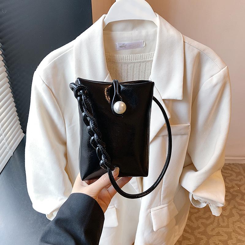 

Commuter oily skin solid color versatile casual small square bag women s mobile phone bag high sense solid color fashionable personalized messenger b чёрный