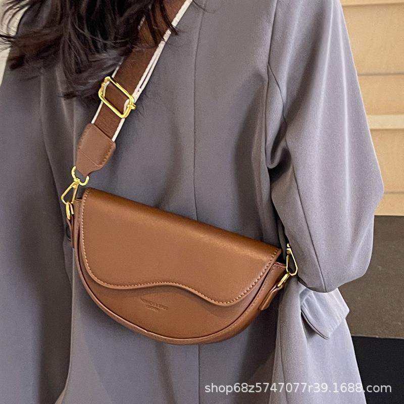 Autumn and winter 2025 new high-end bag women's popular one-shoulder underarm bag niche wide shoulder strap crossbody dumpling bag