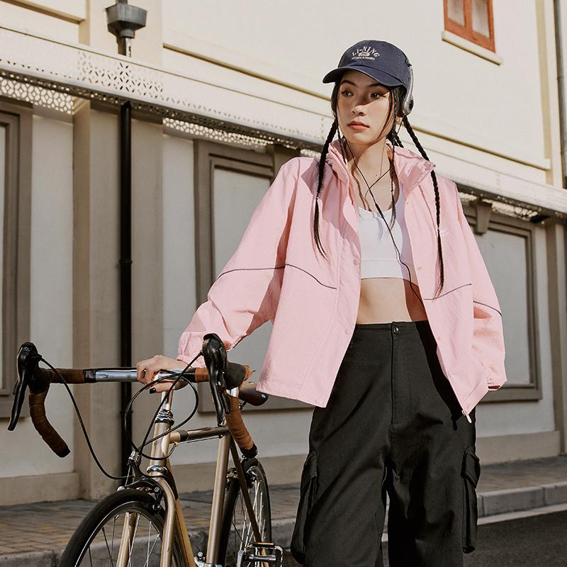 Li Ning Eiscreme UV-Schutz Leichtgewichtige Weiche Lässige Lockere Sportliche Zip-Up Kapuzenjacke UPF50+ Sonnenschutz Damen Oberbekleidung Hellrosa AFDU690-5