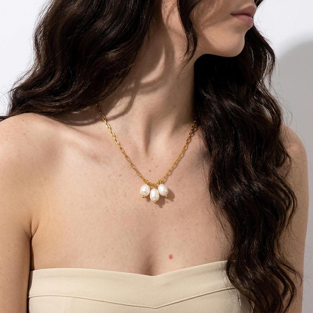 Natural Pearl Pendant Clavicle Chain in Titanium Steel - Women's Light Luxury Jewelry