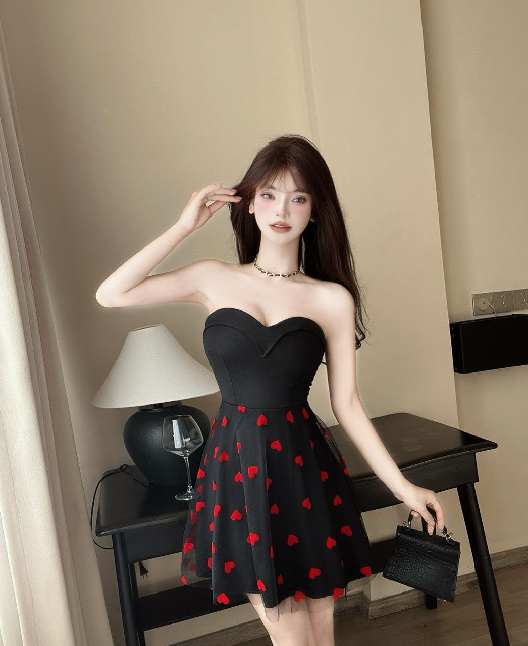

Women s work clothes sexy low-cut tube top with chest pad A-shaped princess short skirt L чорний