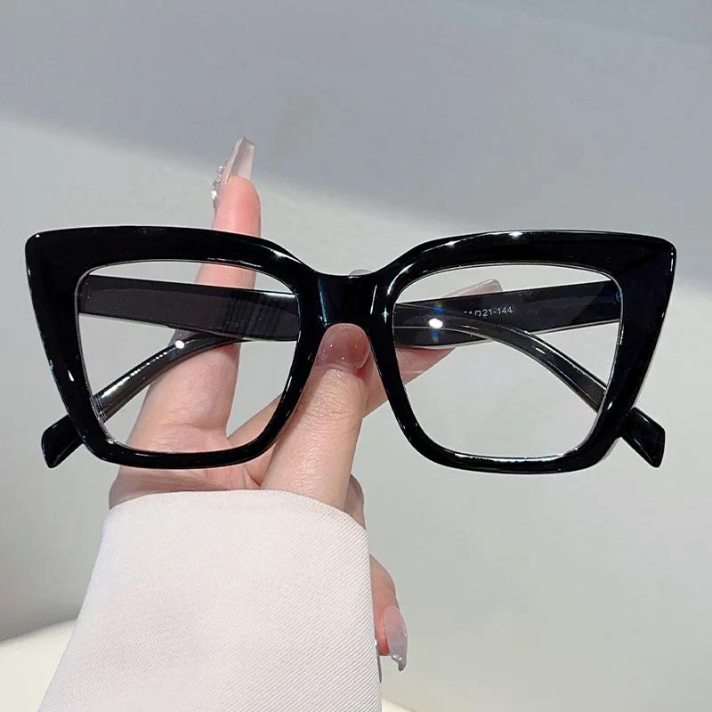 

Fashionable Personalized Optical Glasses For Women And Men Retro Square Full Frame Blue Light Blocking Plain Eyeglasses