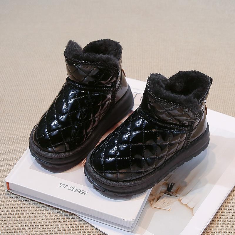 In the winter of 2025, the new casual velvet thickened snow boots women's leather student short boots cotton shoes are fashionable and versatile