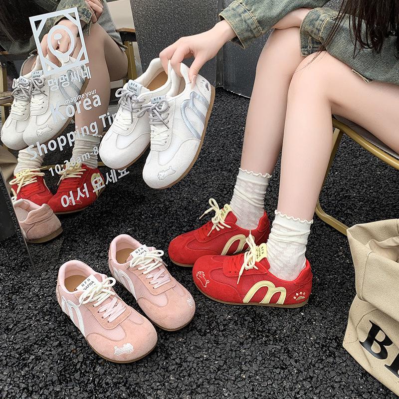 Red retro flat-bottomed German training shoes for women's 2025 new mesh breathable, comfortable and lightweight casual sports Forrest Gump shoes