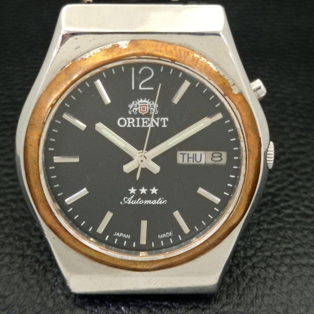 USED ORIENT JAPAN MENS AUTOMATIC DAY&DATE BLACK COLOR DIAL WATCH A432326-2 R111-a432326
