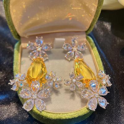 Frische Frühlingsblumen Exquisite Ohrringe Promi-Schmuck Temperament Große Wassertropfen Beliebter Ohrschmuck