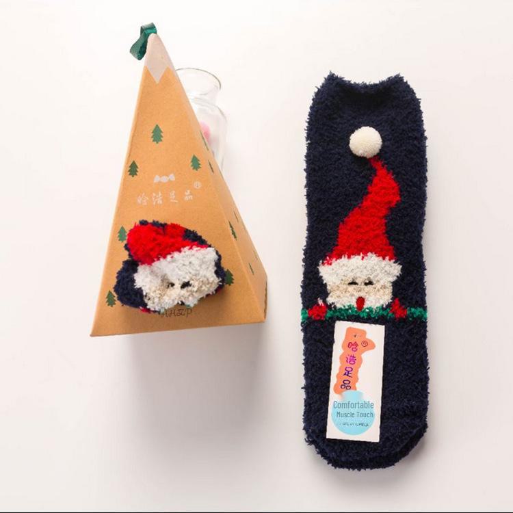 Calcetines Navideños Acogedores de Forro Polar de Coral: Bordado de dibujos animados 3D grueso, Forro polar en la mitad lateral, Ideal para el hogar