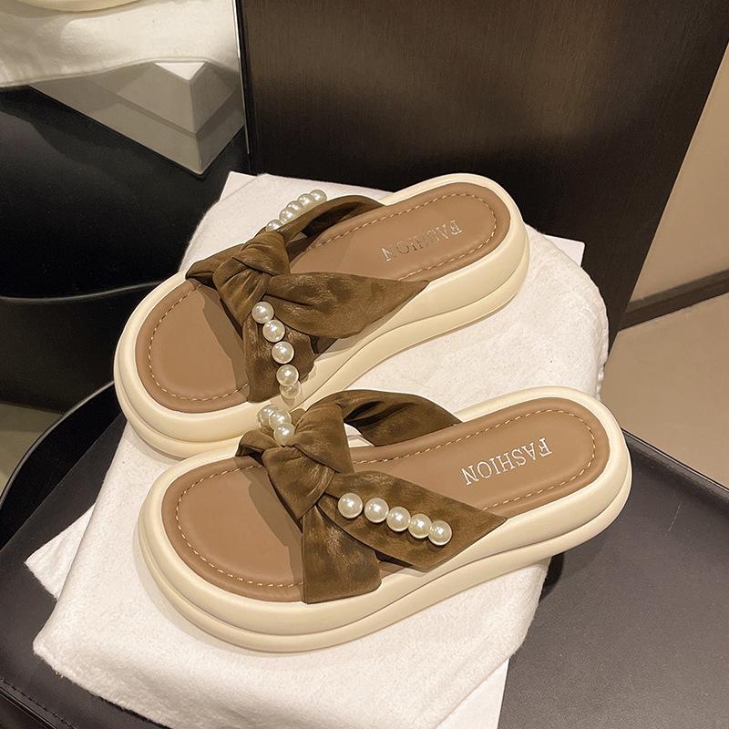 

Thick-bottomed pearl slippers women s summer wear 2025 new versatile fairy style with skirt lazy one pedal sandals 35