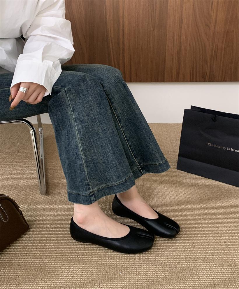One-pedal Split-toe Shoes, Shallow-mouth Single Shoes for Women's 2025 Spring and Autumn New Korean Version of Personalized Grandma Flats Are Li