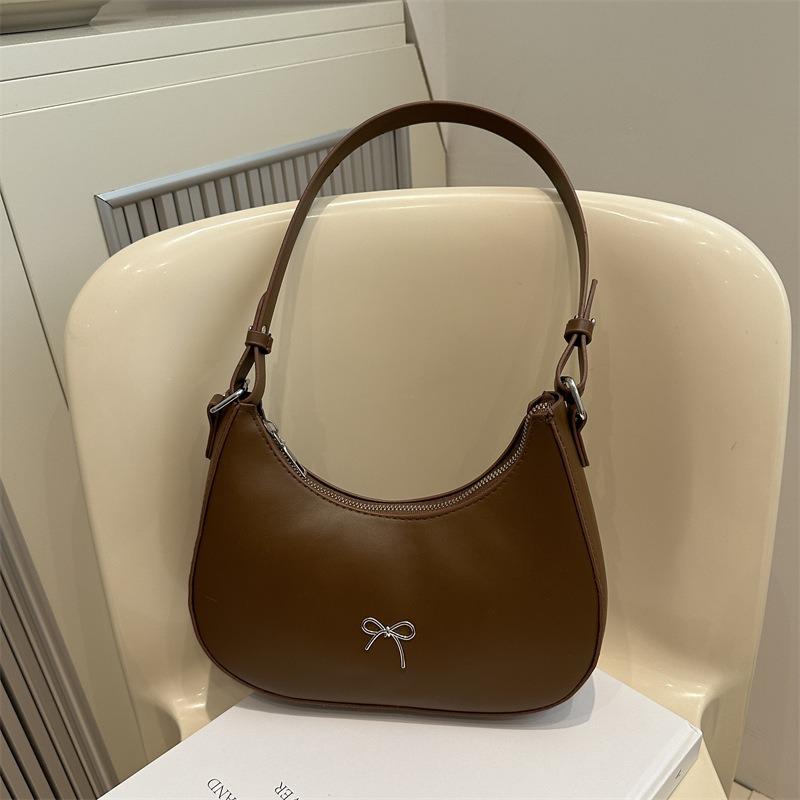 Highend underarm bag women's autumn new fashion versatile shoulder bag niche design baguette handbag