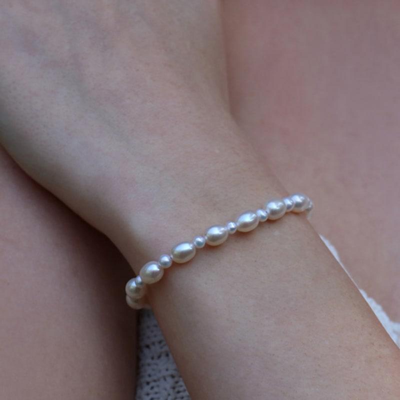 Less Is More Oval Pearl Bracelet