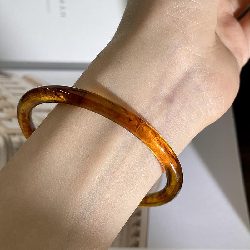 Wide-Edge Acrylic Bracelet: Retro Geometric Design for Women and Students
