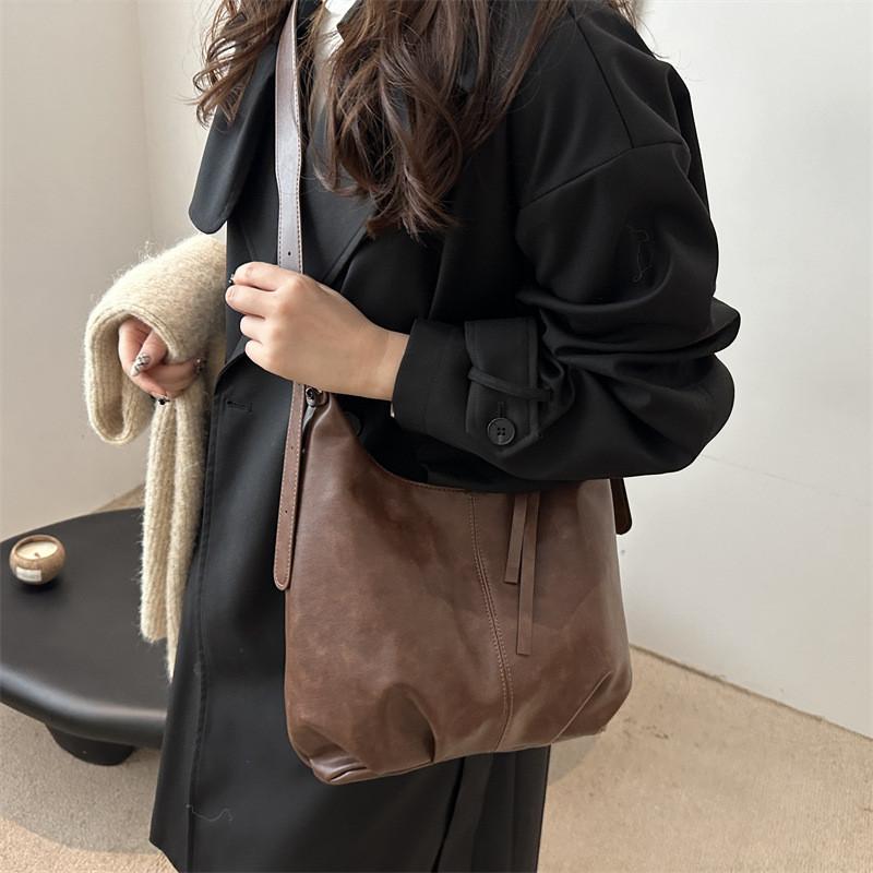 Fashionable Minimalist Shoulder Tote Bag Stylish Large Capacity Handbag In Black Brown And Coffee For Everyday Use