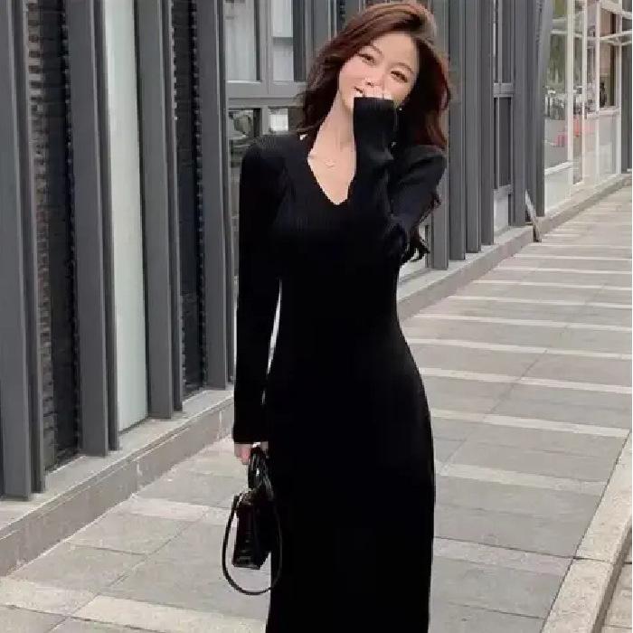 Feel matching coat needle dress women's autumn and winter inner fit slim and thin v-neck bottom niche long dress