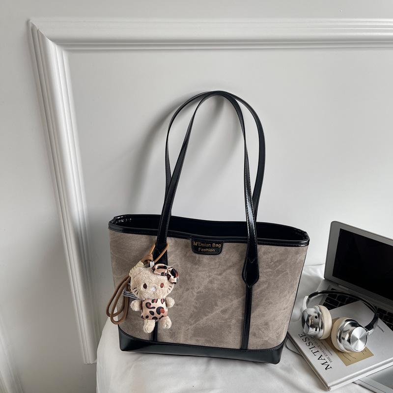 Commuter tote bag women's new retro fashion casual large capacity armpit bag high value shoulder bag