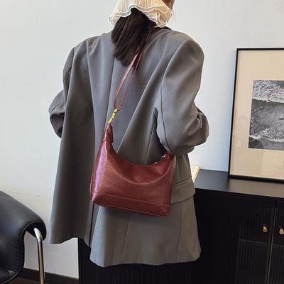 Bags Women's New Spring Fashion Popular Niche Design Shoulder Bag Pillow Bag Crossbody Bag