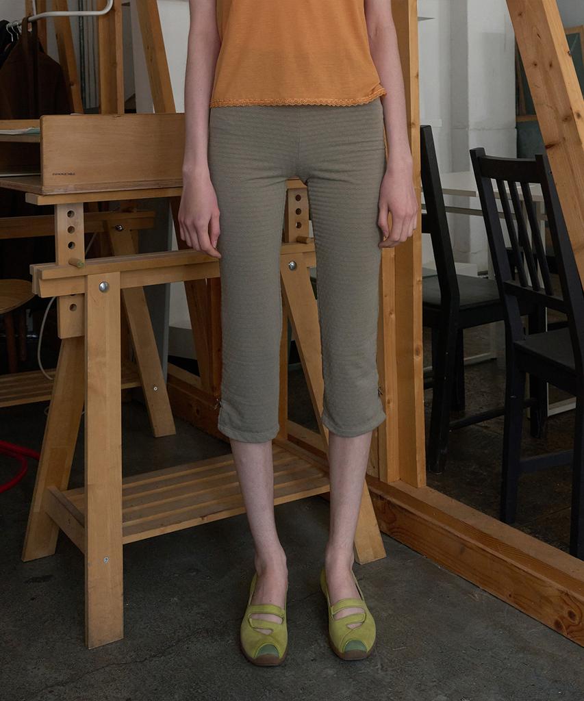 Nokeontencheu 372. Embossed Leggings _ Khaki