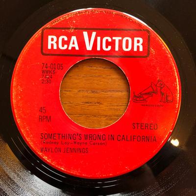 7inch Record WAYLON JENNINGS - Something's Wrong In California / F 740105 RCA Victor 1969 Canada Folk Used