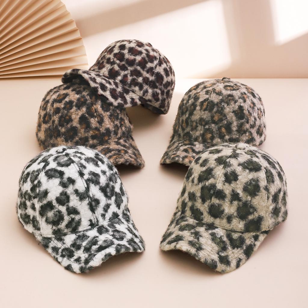 Fashionable and trendy Teddy roll leopard print baseball cap, adjustable autumn and winter outdoor travel plush baseball cap