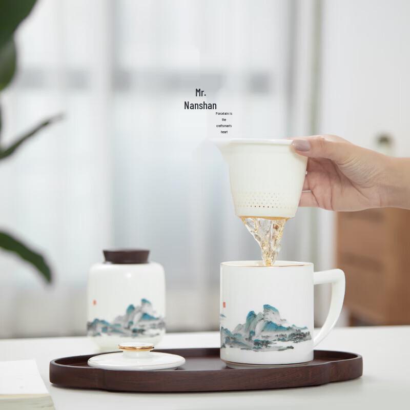 

Подарочный набор: Керамическая кружка для чая и банка для чая