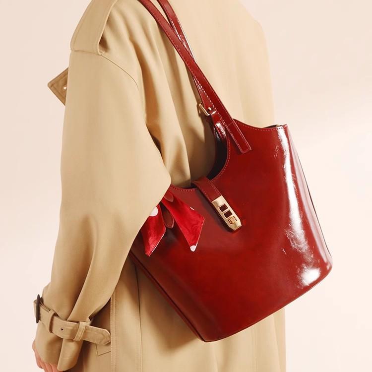 Red Bag, Wedding Bag for Women, Retro Handbag, Large-capacity Bride Bag, Gift, Suitable for Daily Use, Single-shoulder Underarm Bag