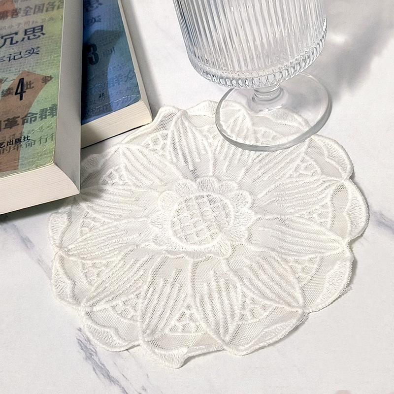 

Cotton Soft Table Mat Fabric Cover Towel Plate Mat Coaster Embroidered Mesh Round White Apricot Lace Shooting Fabric 73#19cm абрикосовий