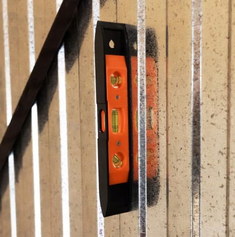Magnetic Level , Small Short