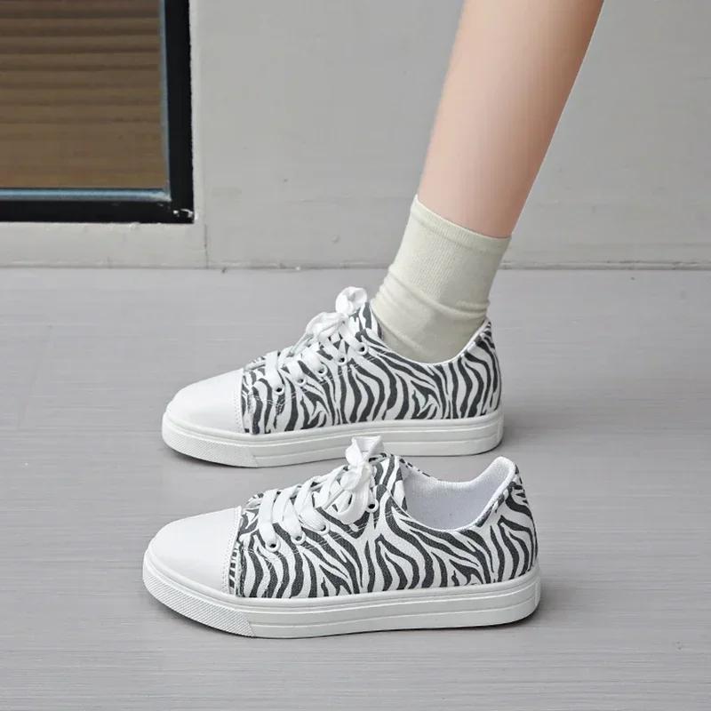 Fashionable/Comfortable Flat-soled Sneakers Round-toe Sports Shoes for Women Summer Lightweight Non-slip Breathable Casual Shoes