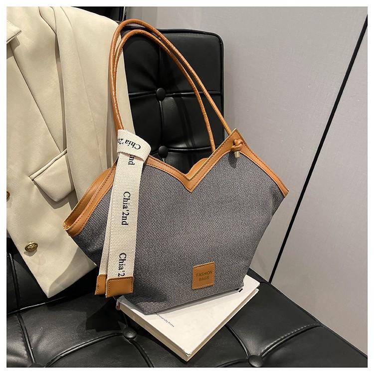 Retro fashion tote bag women 2025 new commuting large capacity shoulder bag trendy casual underarm bag women