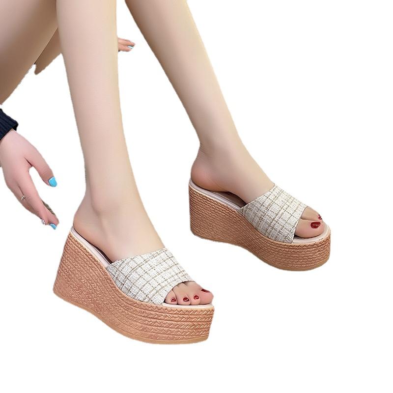 Female Shoes on Sale 2024 High Quality Modem Slippers Women's Slippers Summer Beach Slippers Women Round Toe Ladies Slippers