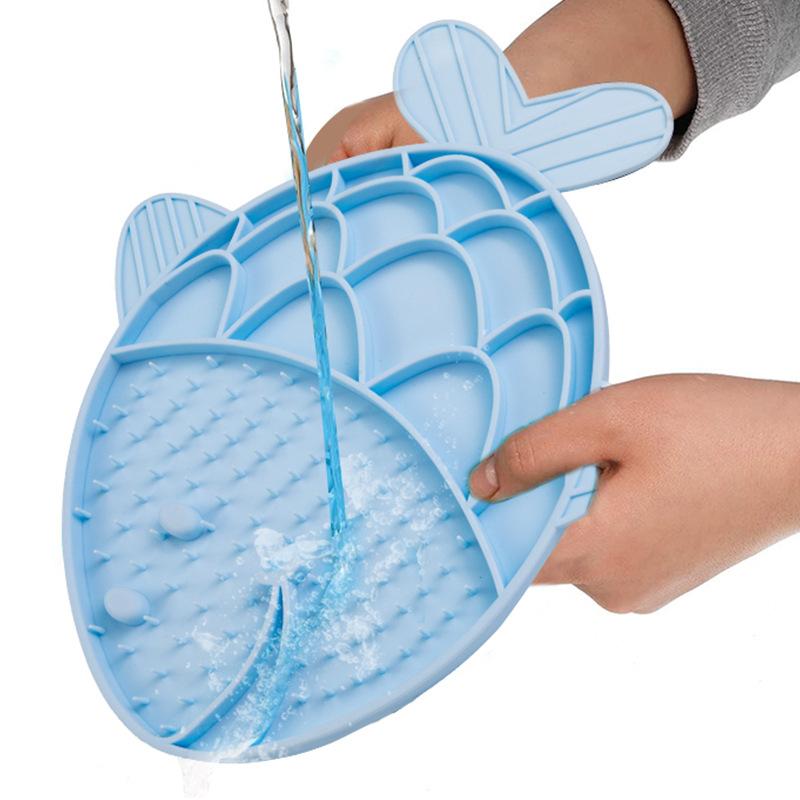 Silicone Anti-choking Slow Food Plate for Pets, Silicone Fish-shaped Pet Placemats with Suction Cups At The Bottom, Anti-slip Pet Slow Food Mat