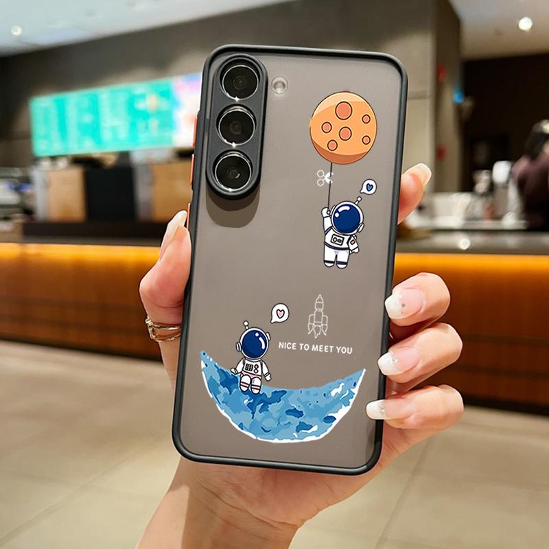 

Мультяшный чехол для телефона с рисунком космонавта для Samsung S25 S24 Fe S22 Plus Ultra S23 S21 A56 A36 A55 A16 A54 A35 A52 A25 A15 A14 5g A32 Матовый жесткий чехол Samsung Galaxy S25 синий