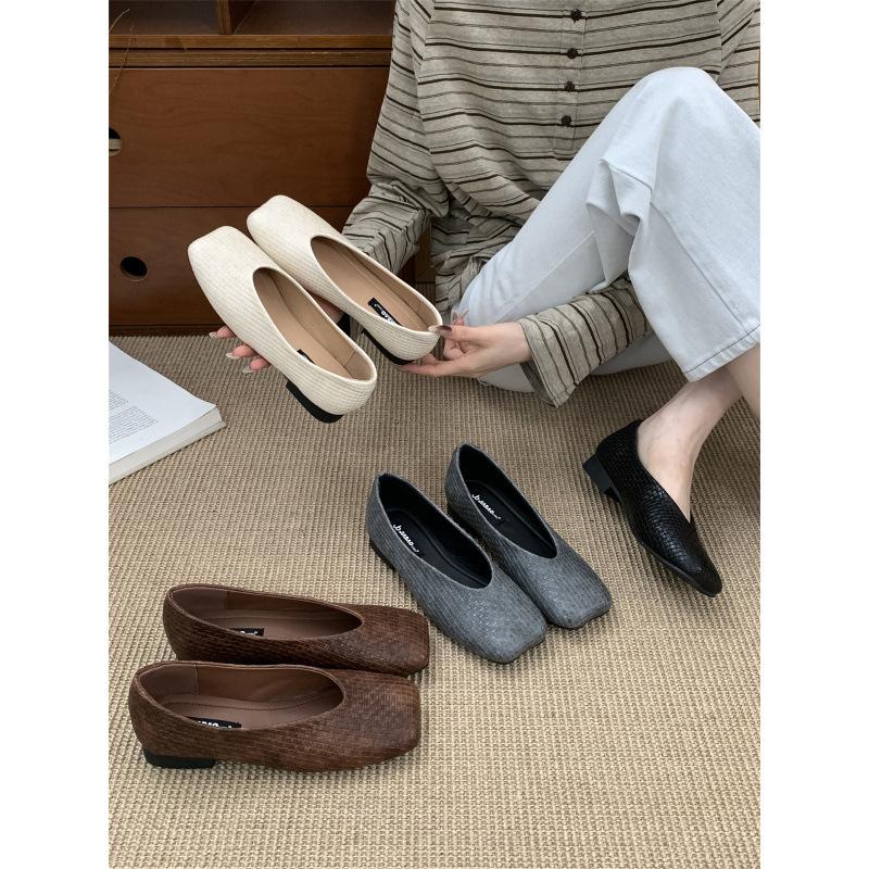 Niche retro woven shallow mouth square head one-pedal single shoes women's autumn 2025 new commuting versatile grandma shoes