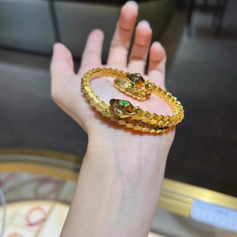 High Luxury Open Snake Snake Bone Inlaid Bracelet