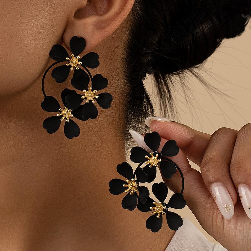 Fashion Black White Green Flower Earrings for Women Vintage Bohemian Summer Plant Romantic Party Jewelry Accessories